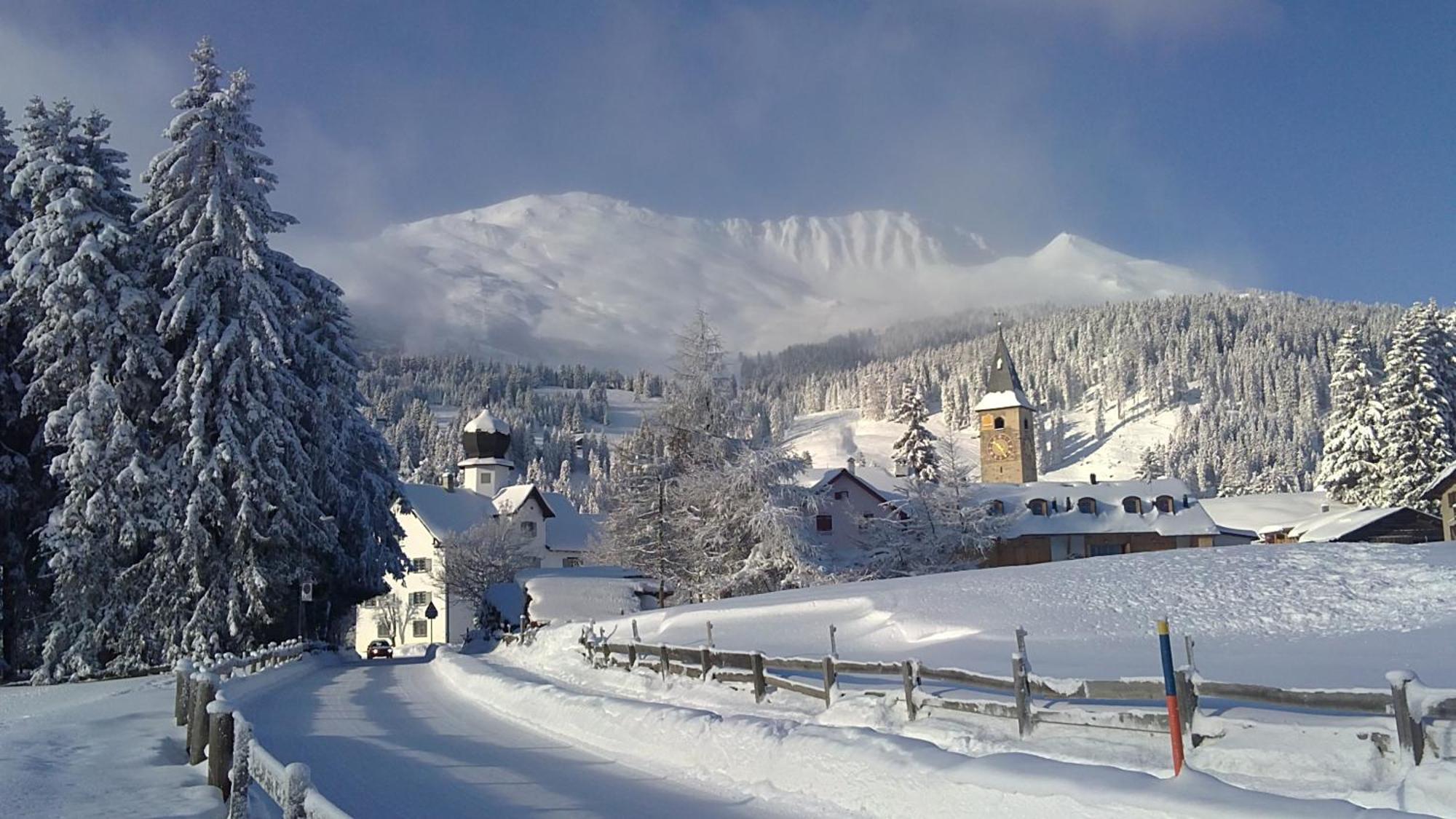 Hotel Alpina Парпан Екстер'єр фото