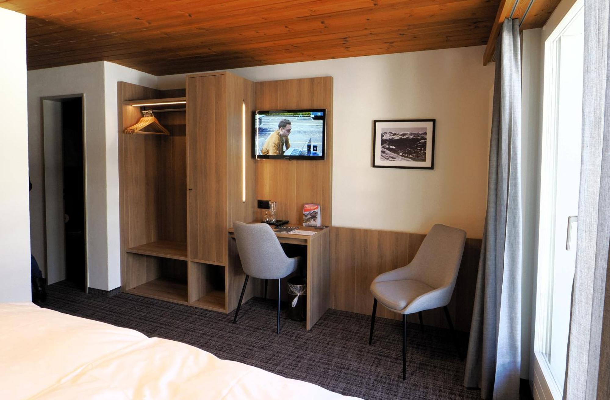 Hotel Alpina Парпан Екстер'єр фото