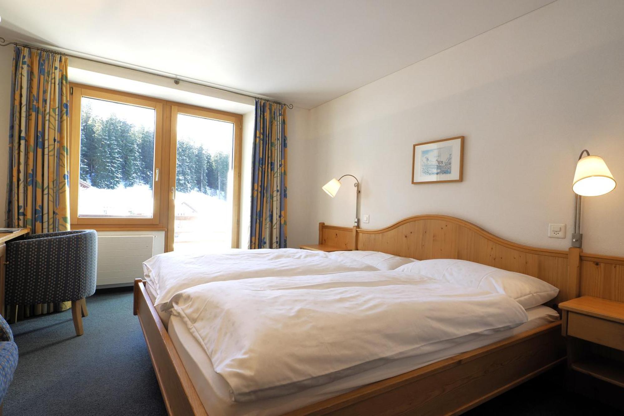 Hotel Alpina Парпан Екстер'єр фото