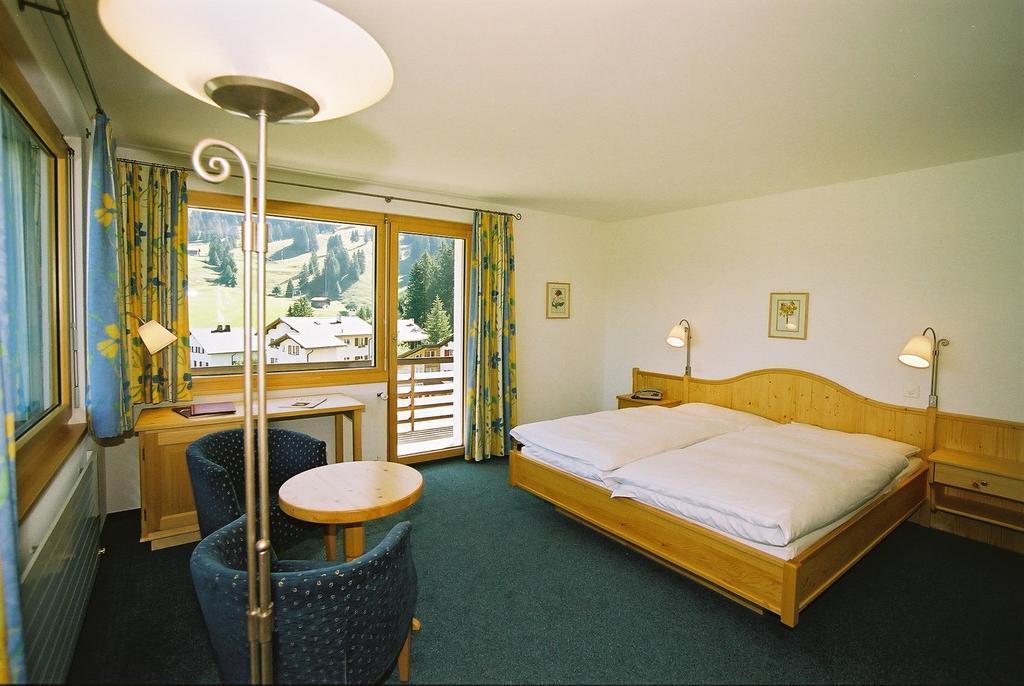 Hotel Alpina Парпан Екстер'єр фото